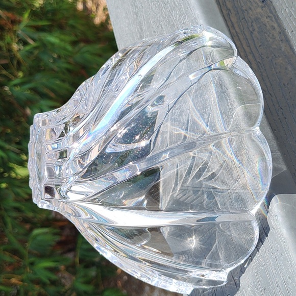 Waterford Crystal Round Bowl Signed Scalloped Edges with twist 7" Across - Picture 4 of 5